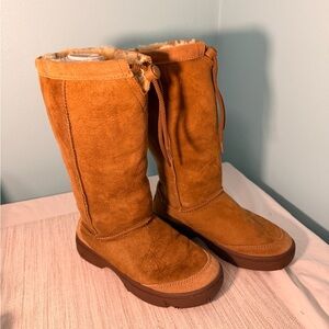 UGG Women's Chestnut Suede Winter Boots size 5 Great Condition